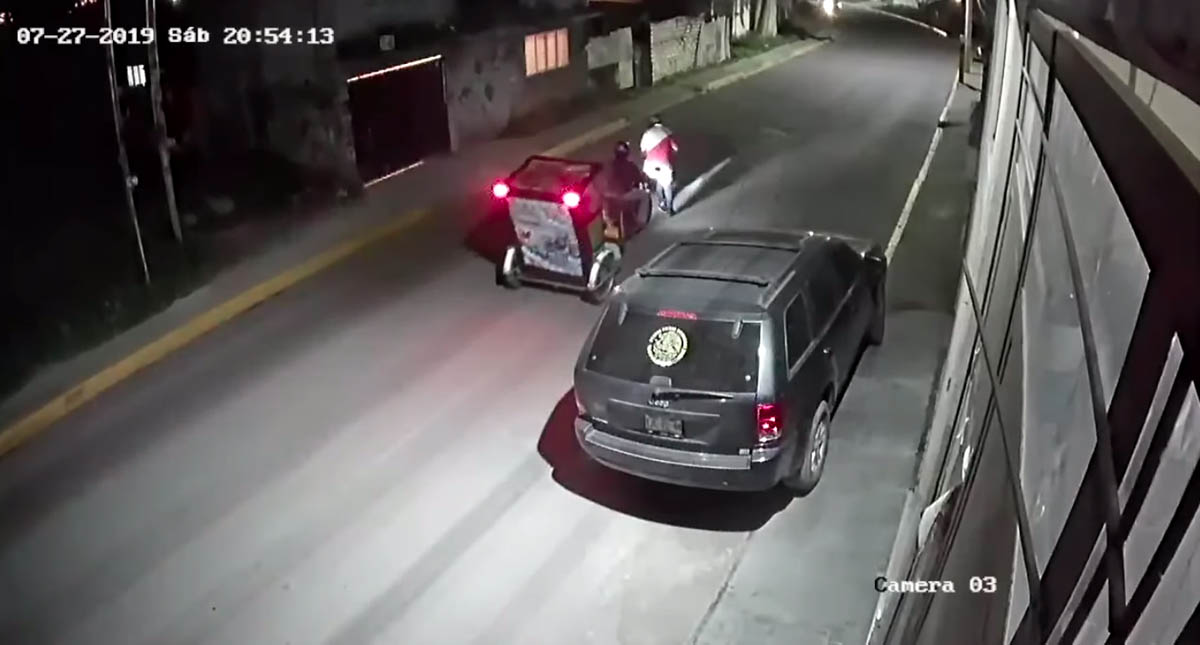 #Video Conductor de mototaxi frustra presunto intento de secuestro en Toluca