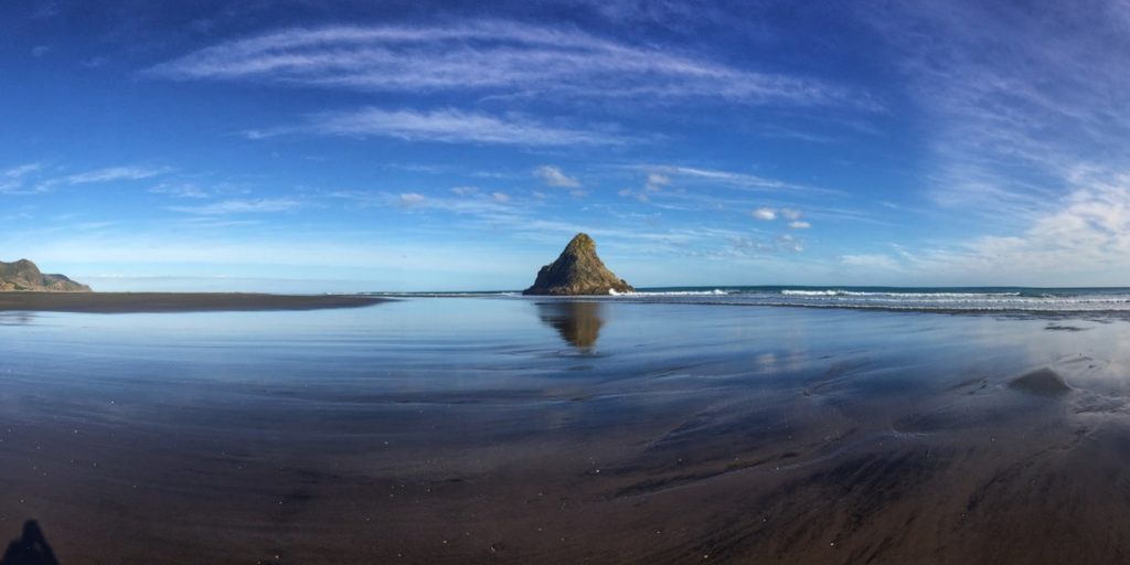 Seis playas volcánicas que debes conocer - karekare