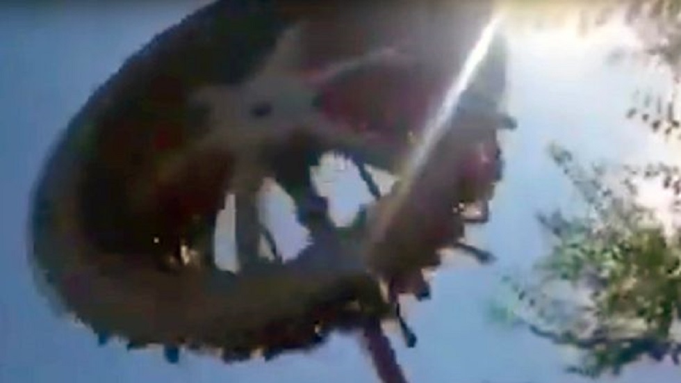 #Video Juego mecánico se parte en dos y en la caída muere joven - la-atraccion-funcionaba-como-un-pendulo