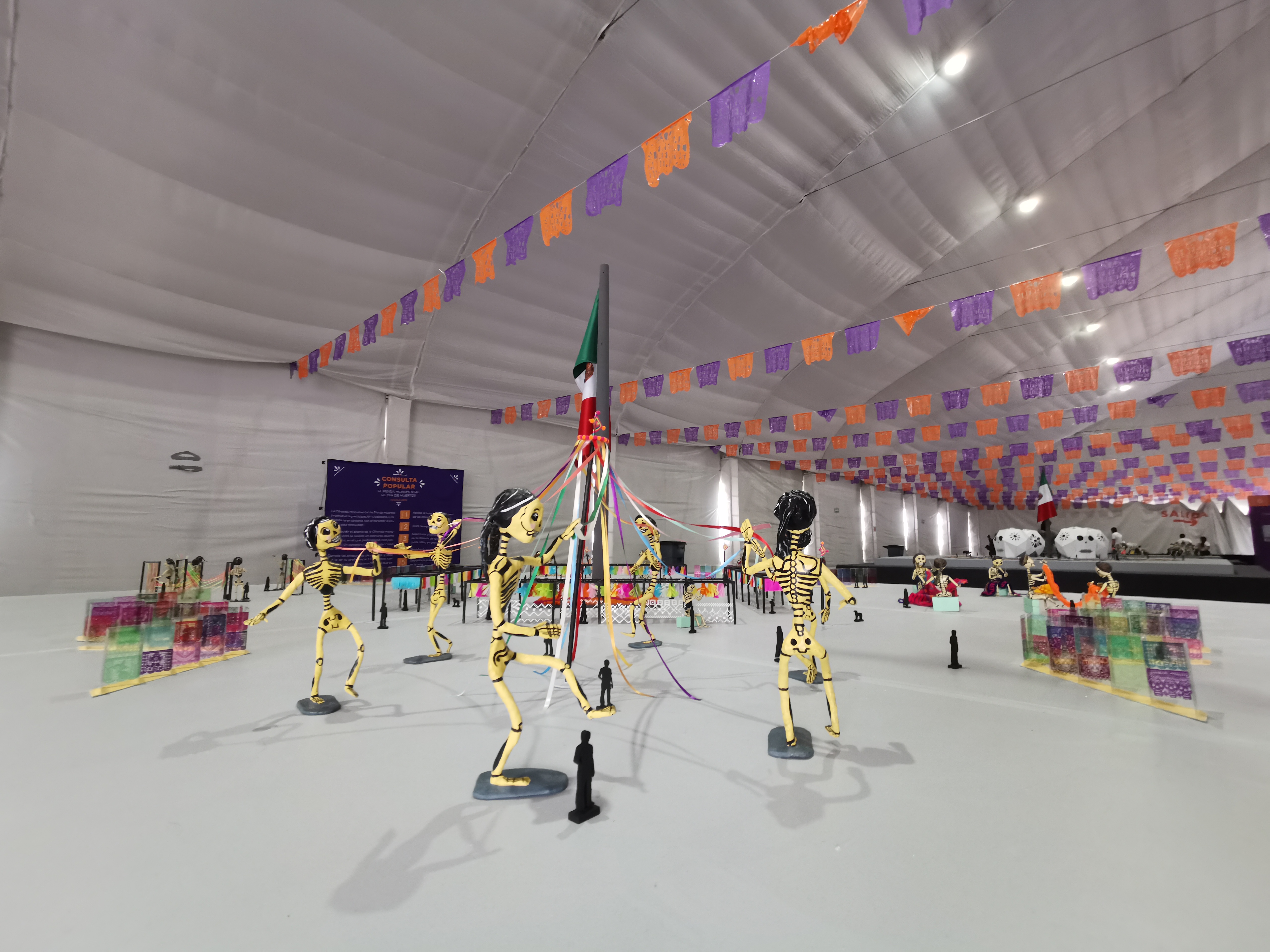 Estas son las 6 propuestas de ofrenda monumental del Día de Muertos en el Zócalo - las-tejedoras