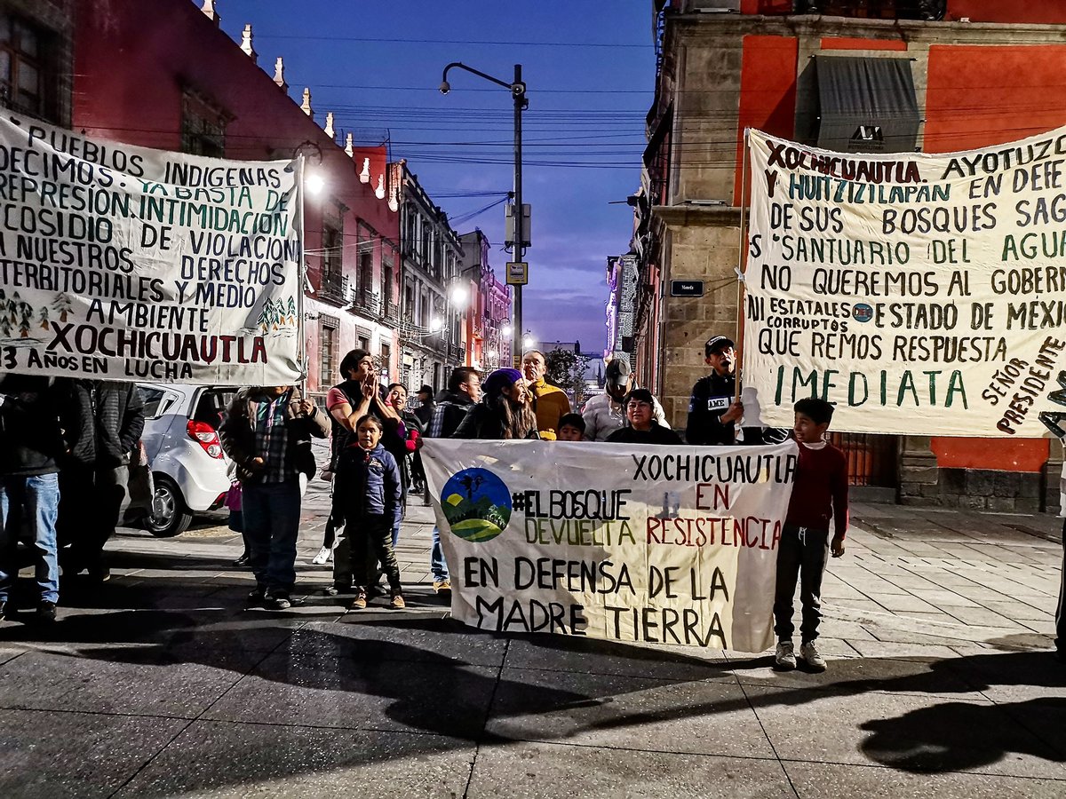 Trabajadores de PEMEX, IMSS y Notimex protestan en Palacio Nacional - lerma