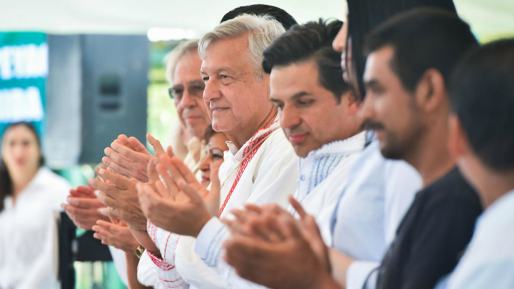 Llama López Obrador al EZLN a la unidad en pro de México