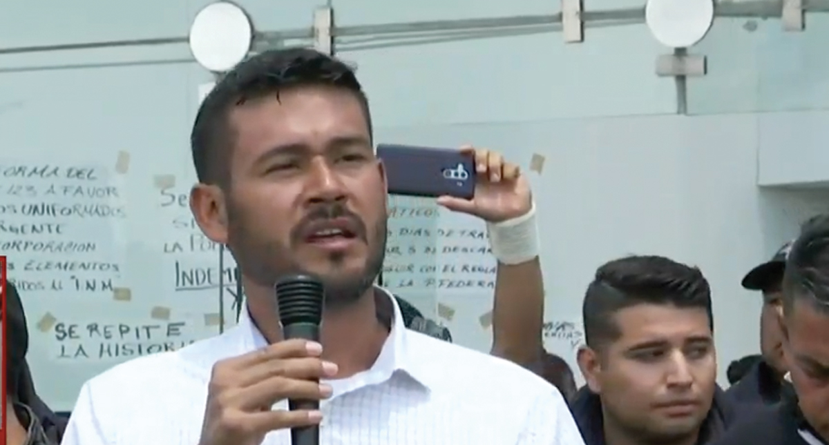 Continuará mesa de diálogo en Centro de Mando Contel; inconformes piden ‘trabajo digno o despido digno’