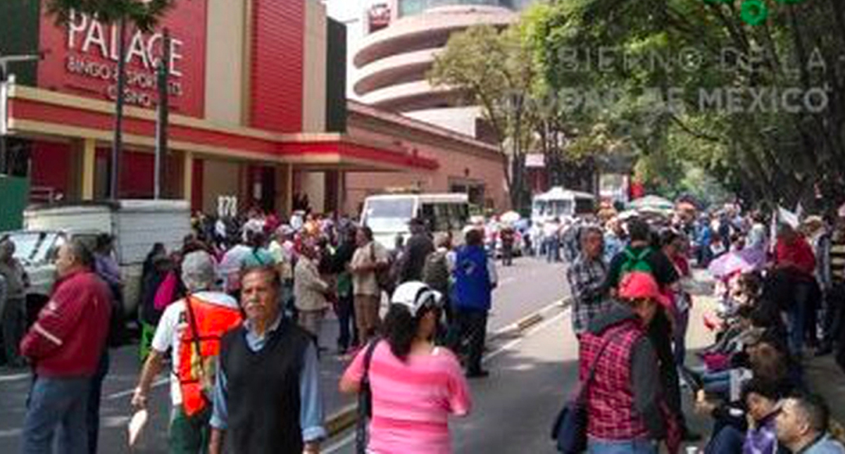 Integrantes del SME liberan Avenida Insurgentes frente a la Sener