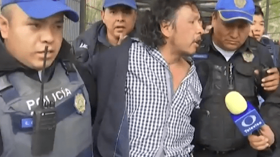 #Video Hombre se manifiesta en puente peatonal de Periférico Sur - manifestante-de-puente-peatonal-sobre-periferico-sur