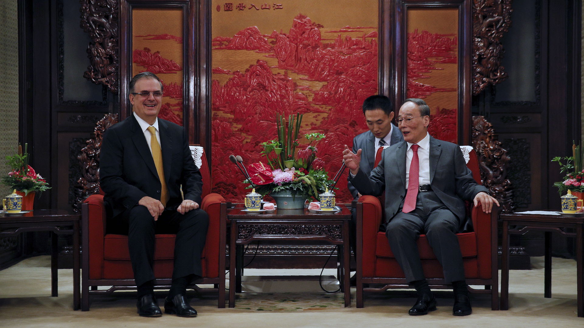 Inicia Marcelo Ebrard gira de trabajo en China