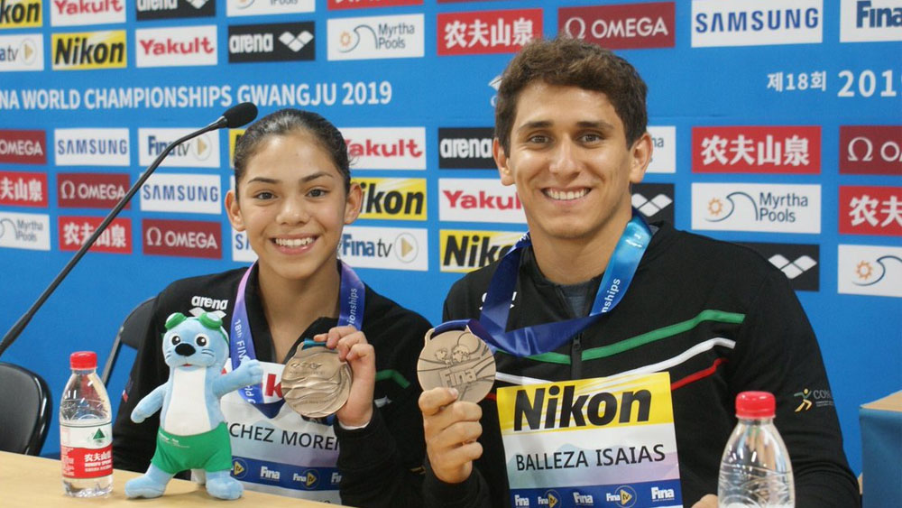 Mexicanos ganan histórica medalla en clavados mixtos