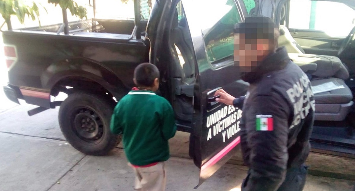 Rescatan a adolescente encadenado del cuello en Ecatepec