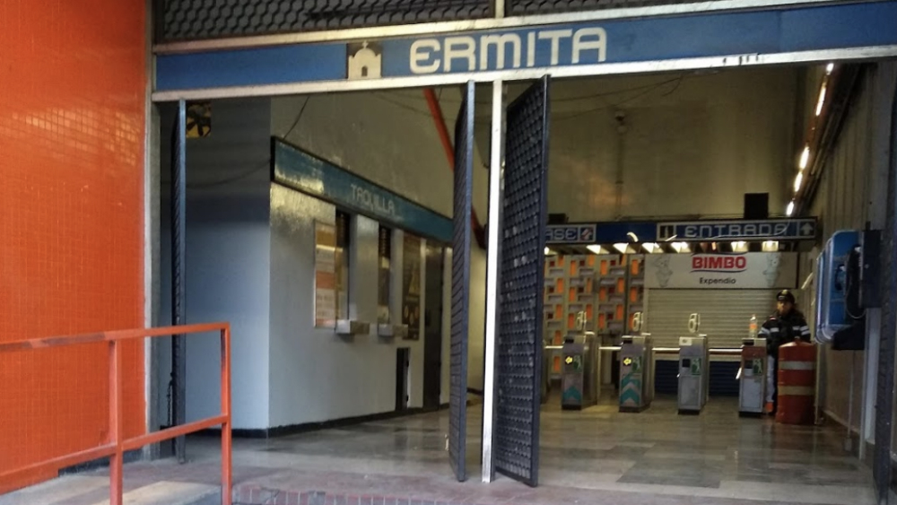 Policías bancarios auxilian a niñas extraviadas en Metro Ermita