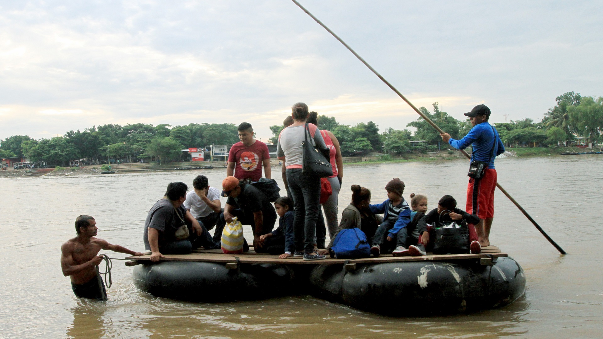 Guardia Nacional asegura a migrantes de Bangladesh en río Suchiate