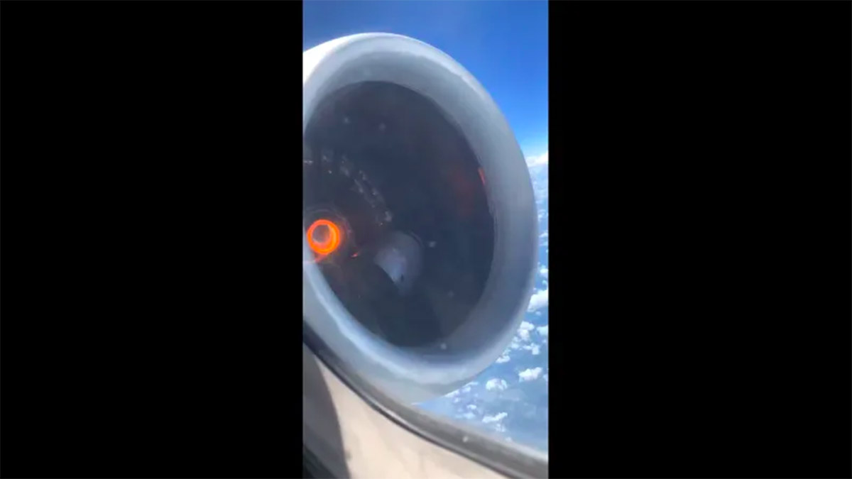 #Video Turbina de avión falla y se incendia en pleno vuelo