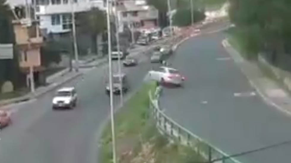#Video Conductor sale del camino y vuelca en Naucalpan