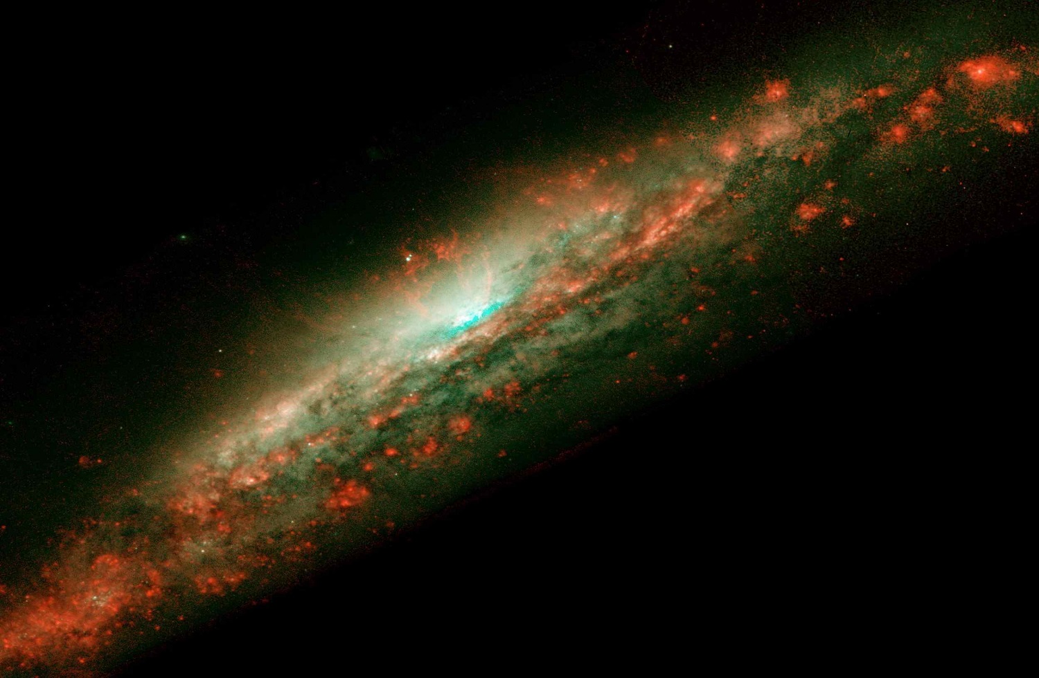Telescopio Hubble capta 'popurrí' de partículas en galaxia - ngc-3169