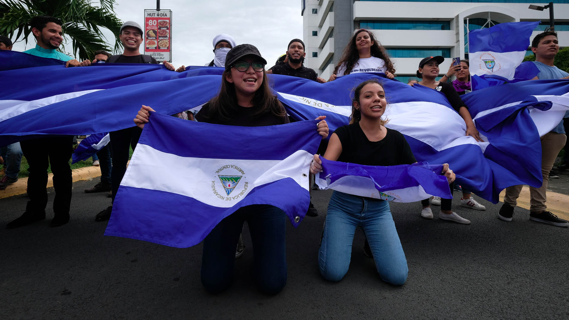 Policía de Nicaragua reprime con violencia manifestación estudiantil - nicaragua-protestas-represion-policia-3