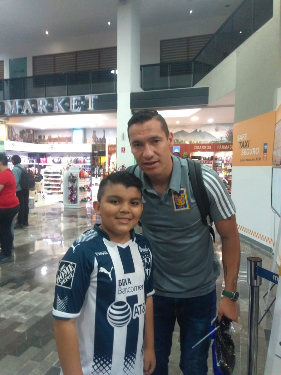 #Video Nahuel Guzmán ignora a niño que pedía una foto - nino-tigres-foto-aficionado