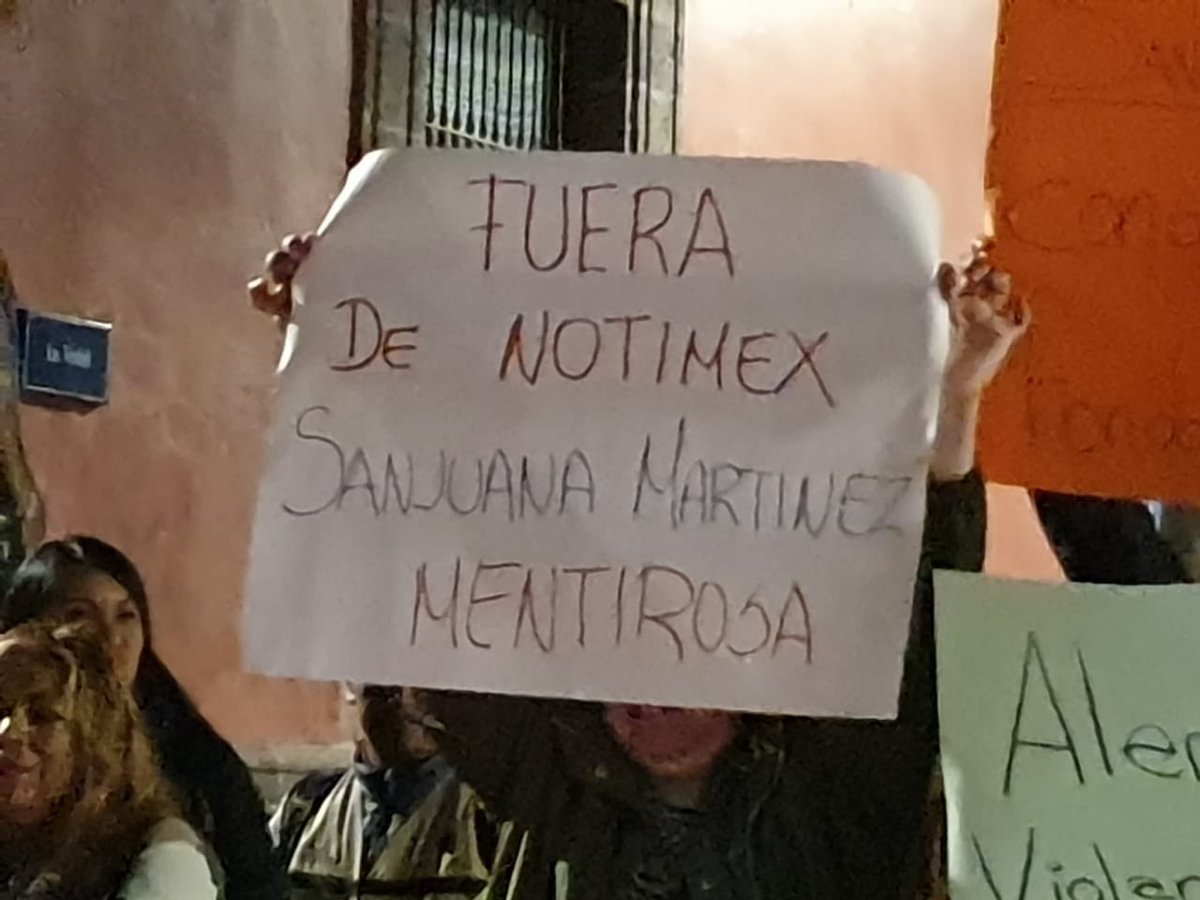 #Video Desalojan a empleados de Notimex con policías - notimex-protesta-2