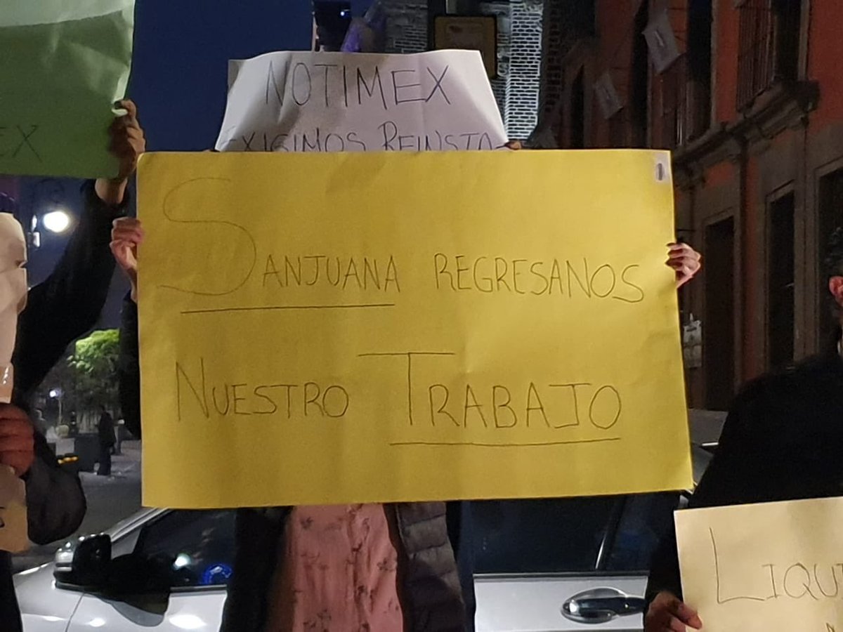 Ex trabajadores de Notimex protestan en Palacio Nacional - notimex-protesta-3