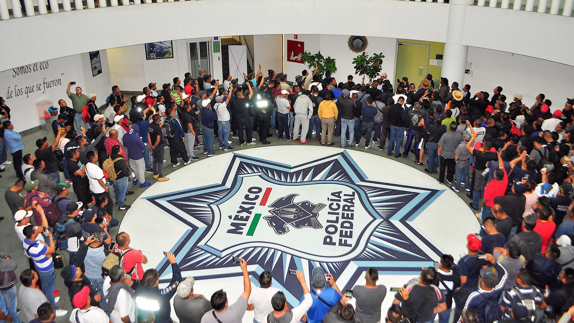 Policías federales rompen con sus representantes y los acusan de traición Policías federales rompen con sus representantes y los acusan de traición