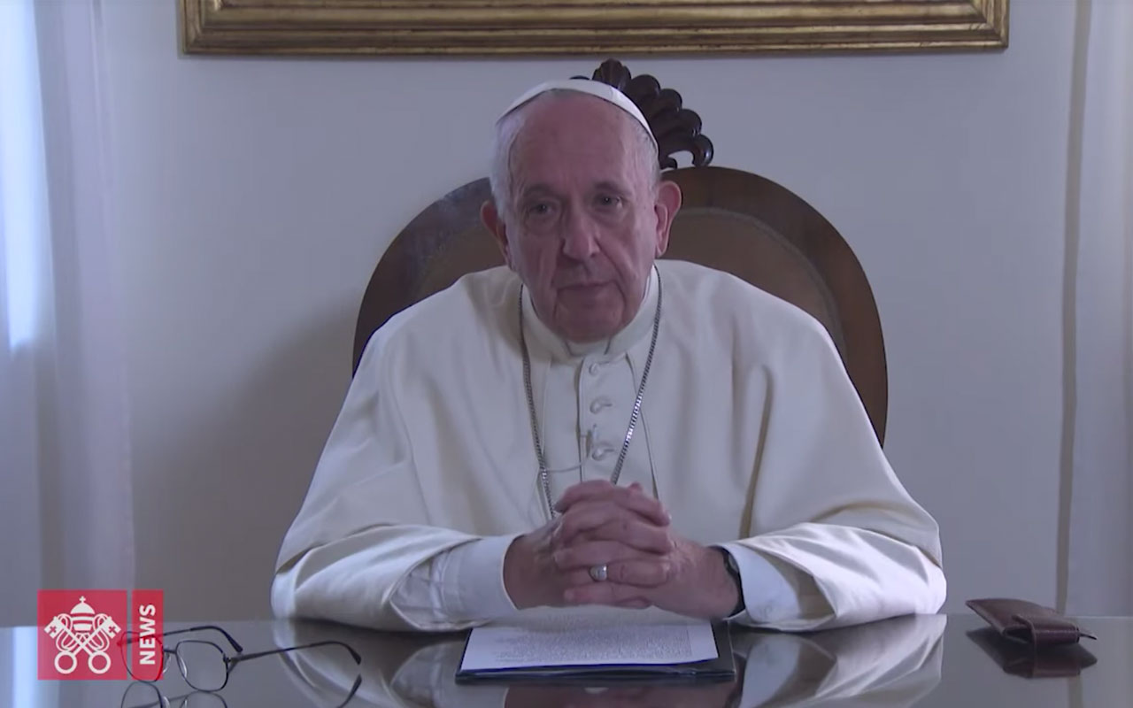 El papa critica a países que fabrican armas y no acogen a refugiados