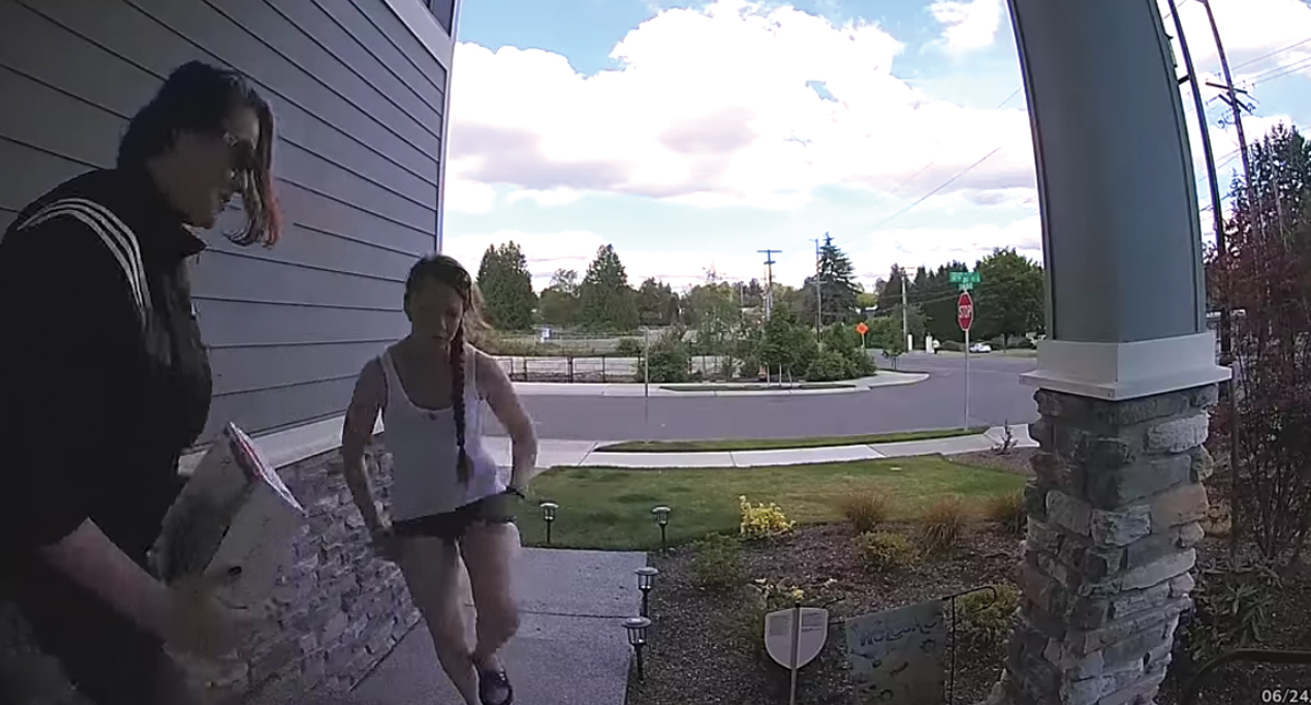 #Video Ladronas devuelven regalo para niño con autismo en Washington