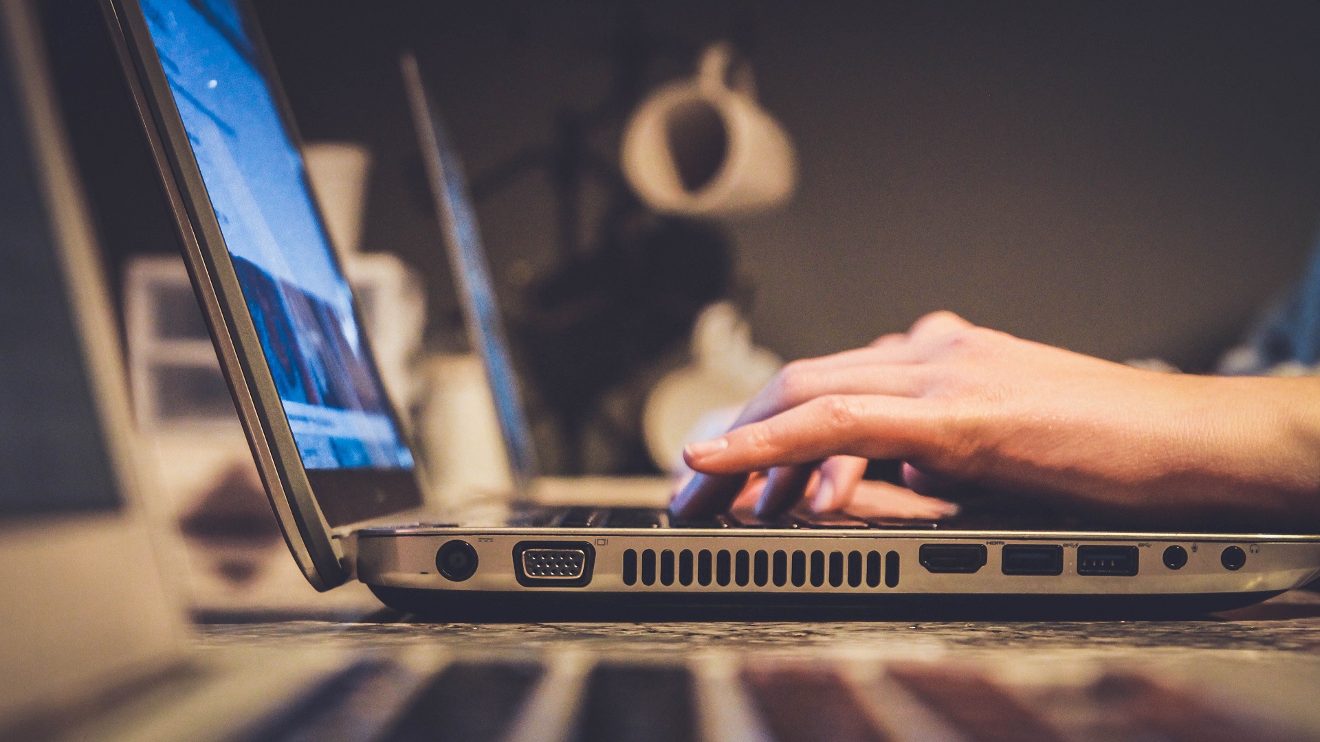 Mensajes de odio deberán eliminarse de internet en 24 h en Francia