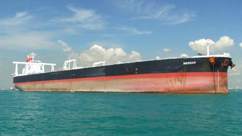 Petrolero con bandera liberiana restablece contacto y prosigue el viaje en estrecho de Ormuz