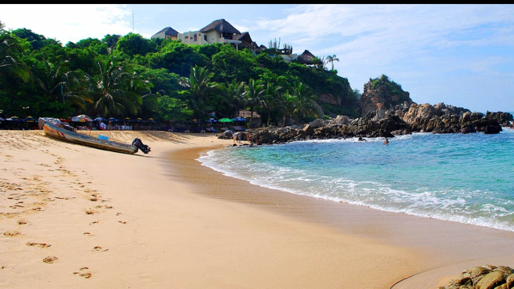 Alertan por mar de fondo en playas de Oaxaca