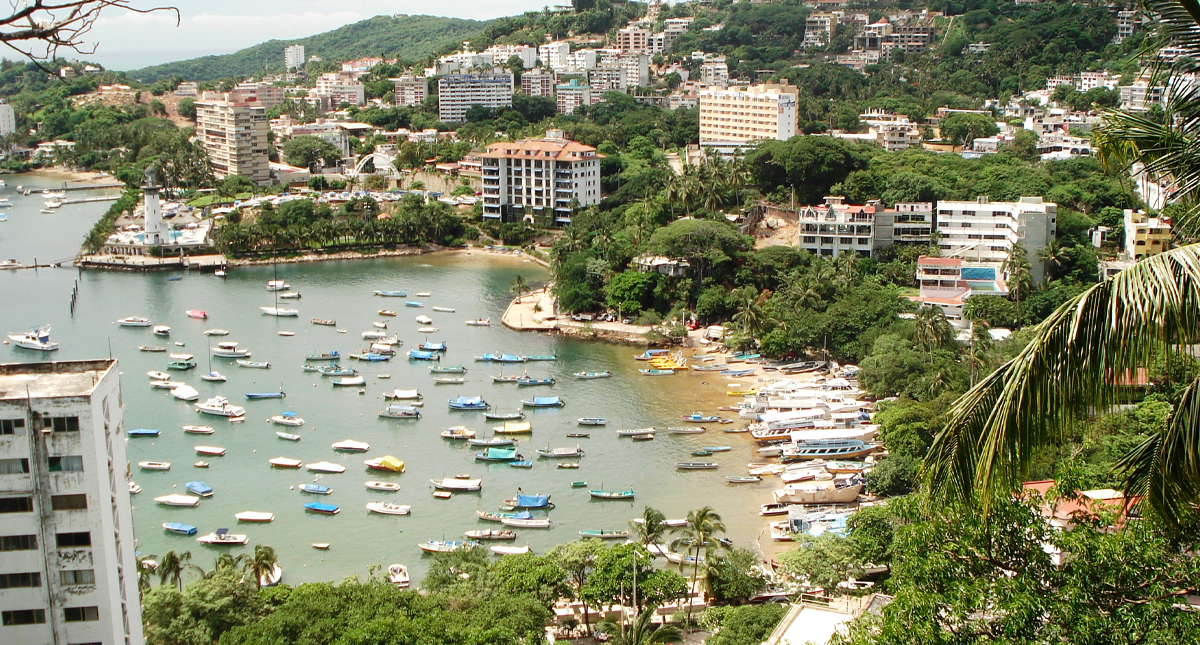 Aptas para uso recreativo playas Manzanillo y Hornos en Acapulco