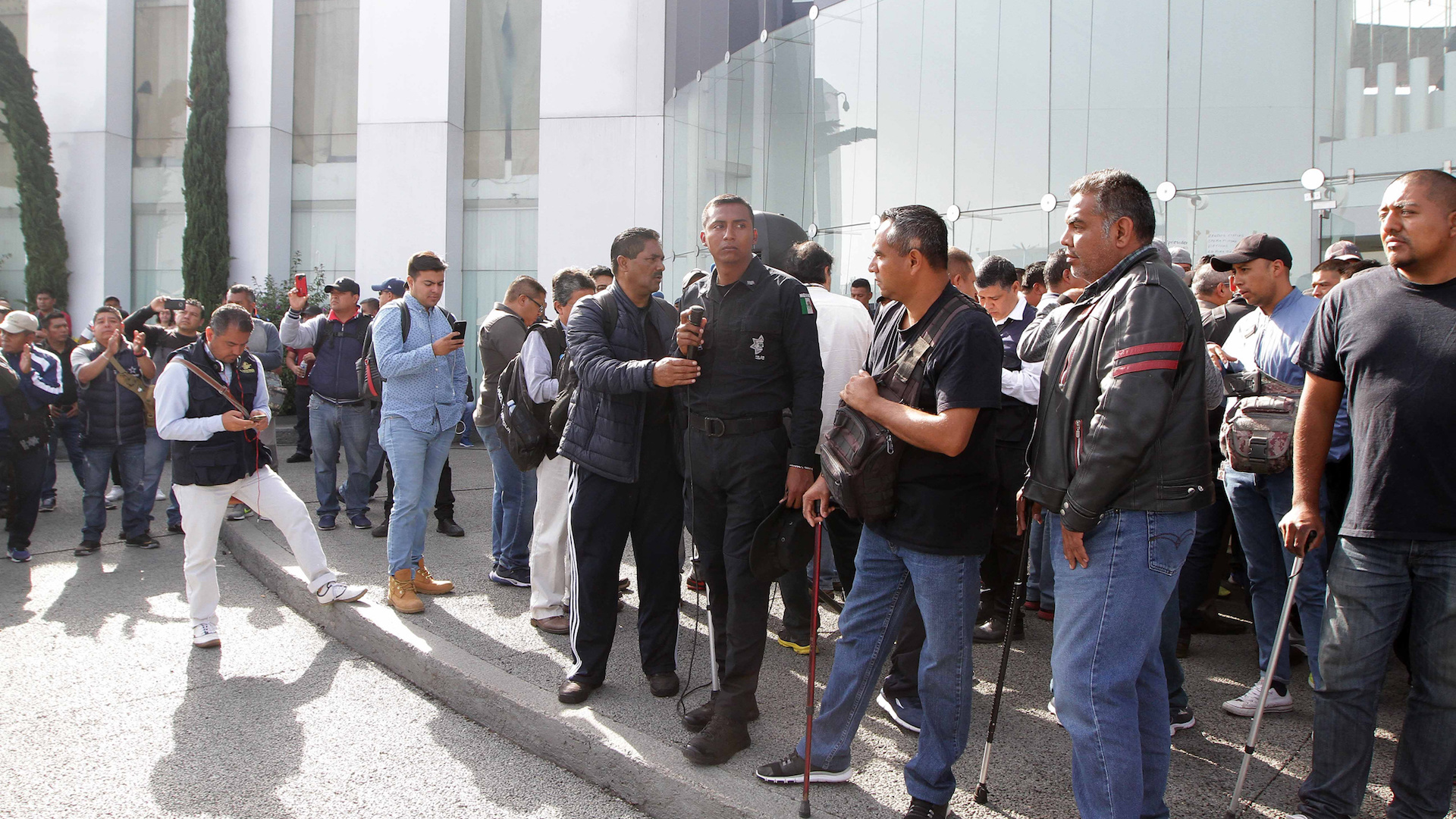 Confirman denuncia por amenazas de muerte a policía federal; dan ultimátum a autoridades para retomar diálogo