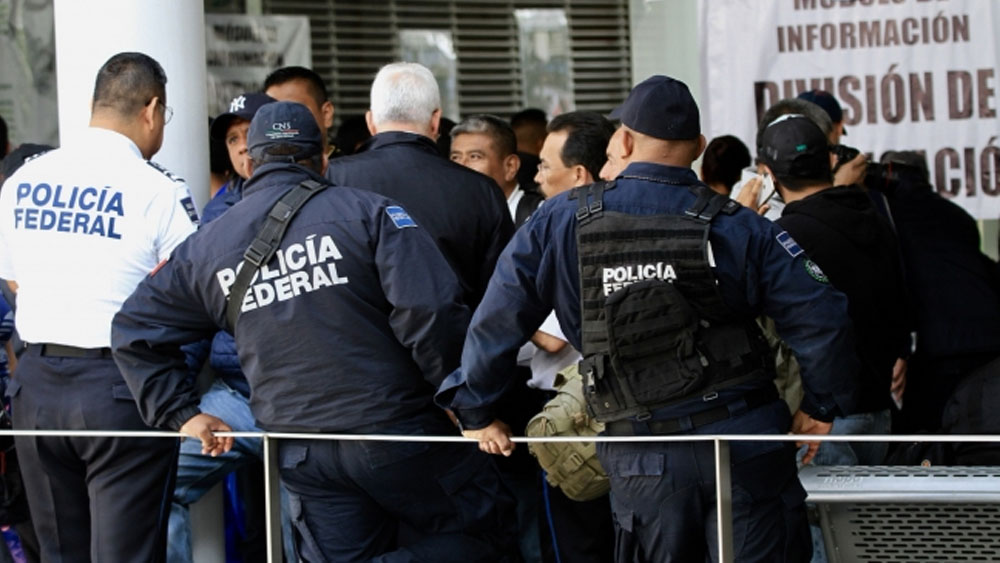Al menos tres mil policías federales aceptan ser reubicados Al menos tres mil policías federales aceptan ser reubicados