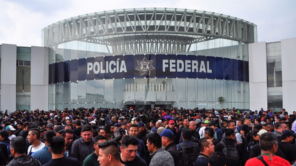 Policía Federal debe evolucionar para enfrentar al crimen: Durazo