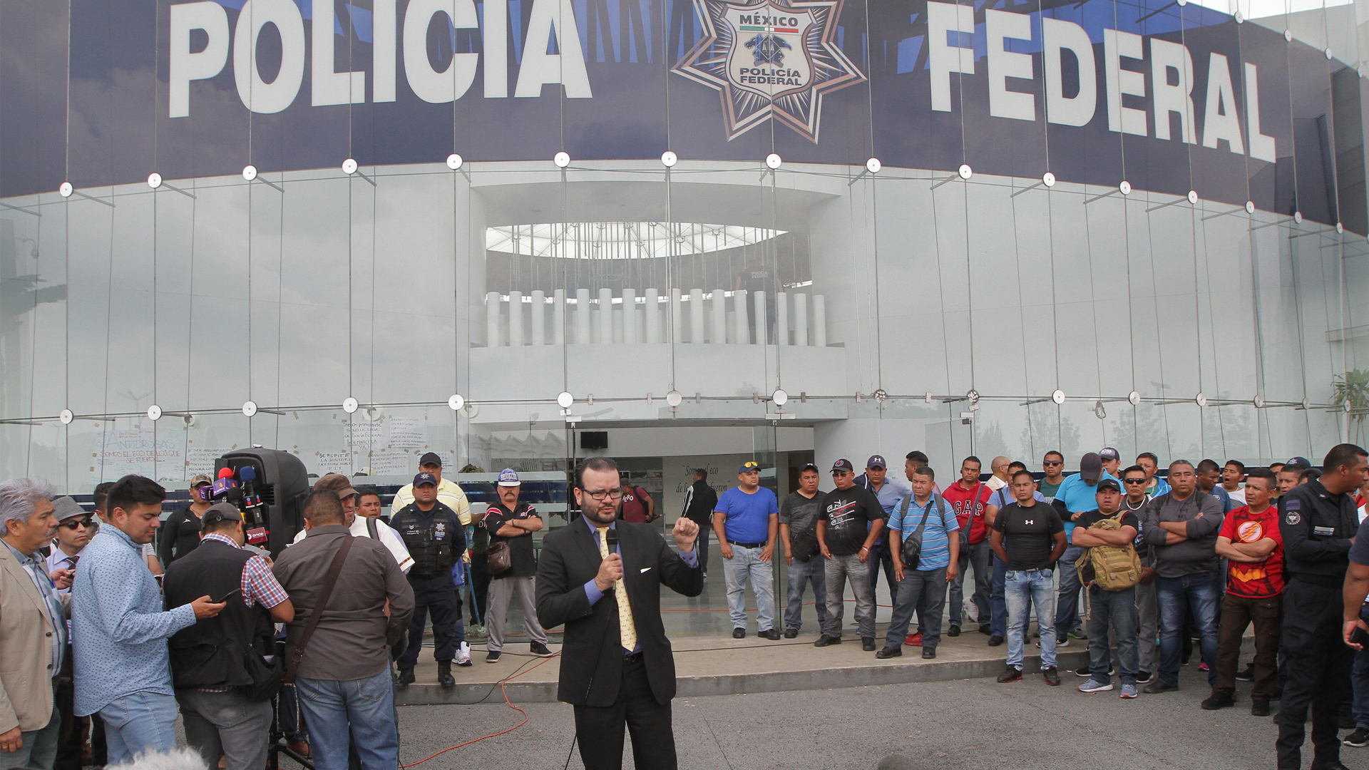 Mesa de diálogo con SSPC está fuera de la ley, advierte abogado de policías federales