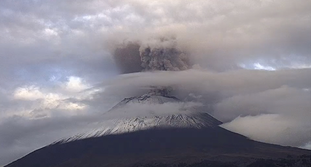 Continúan las exhalaciones de ceniza del volcán Popocatépetl