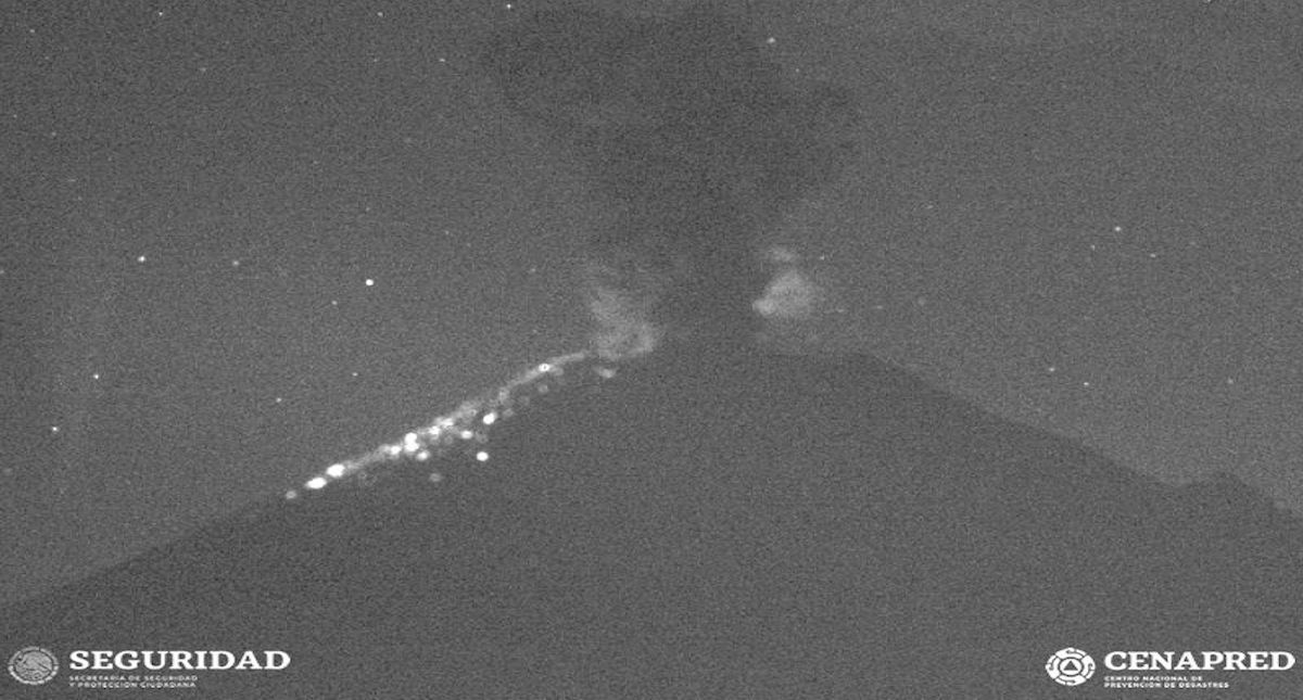 Lanza Popocatépetl columna de ceniza de kilómetro y medio de altura