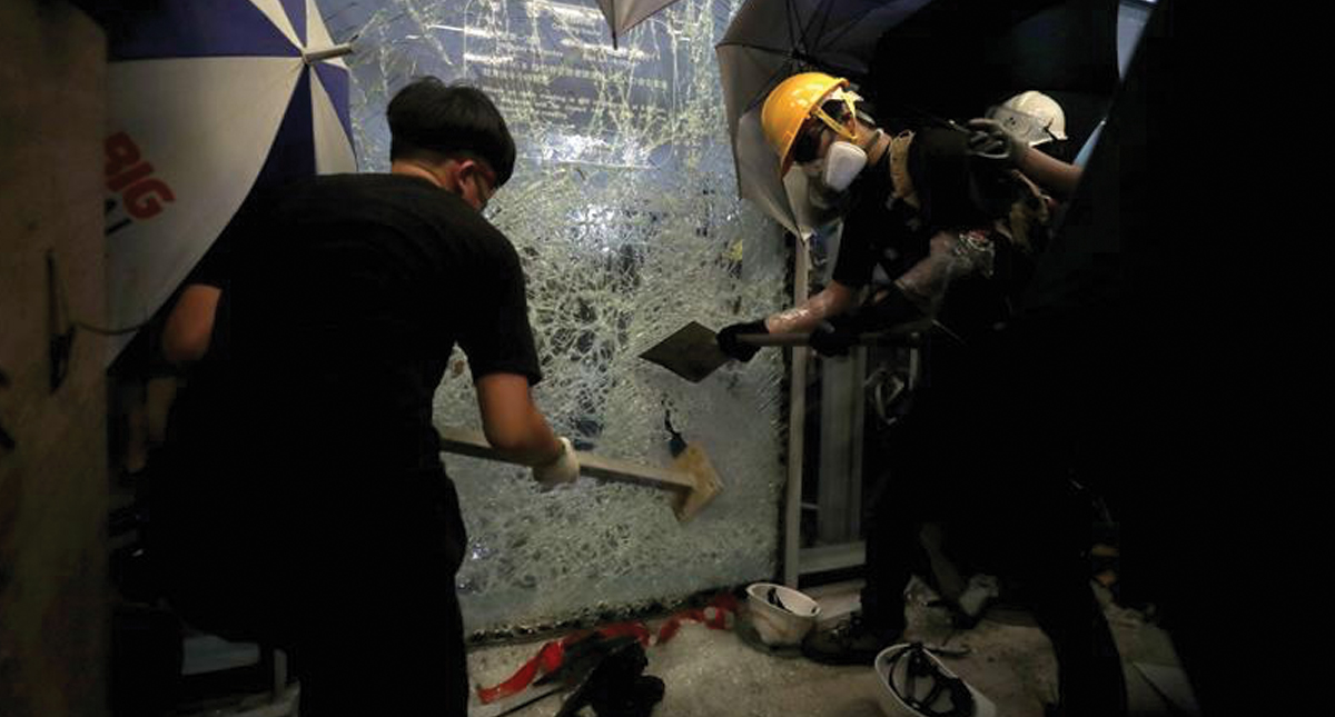 Manifestación termina en ocupación del parlamento de Hong Kong