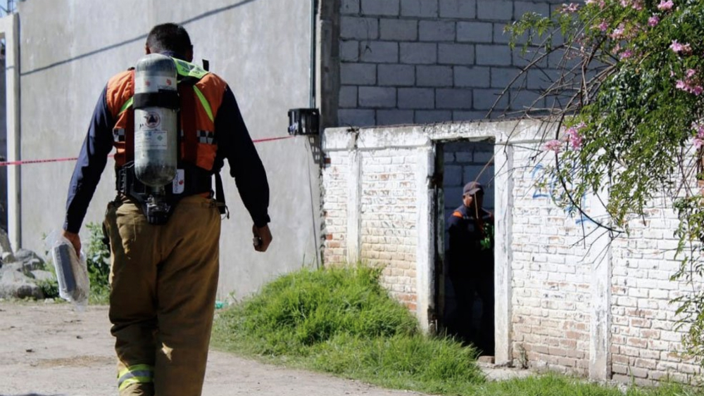 Hallan fosa clandestina en colonia de Puebla