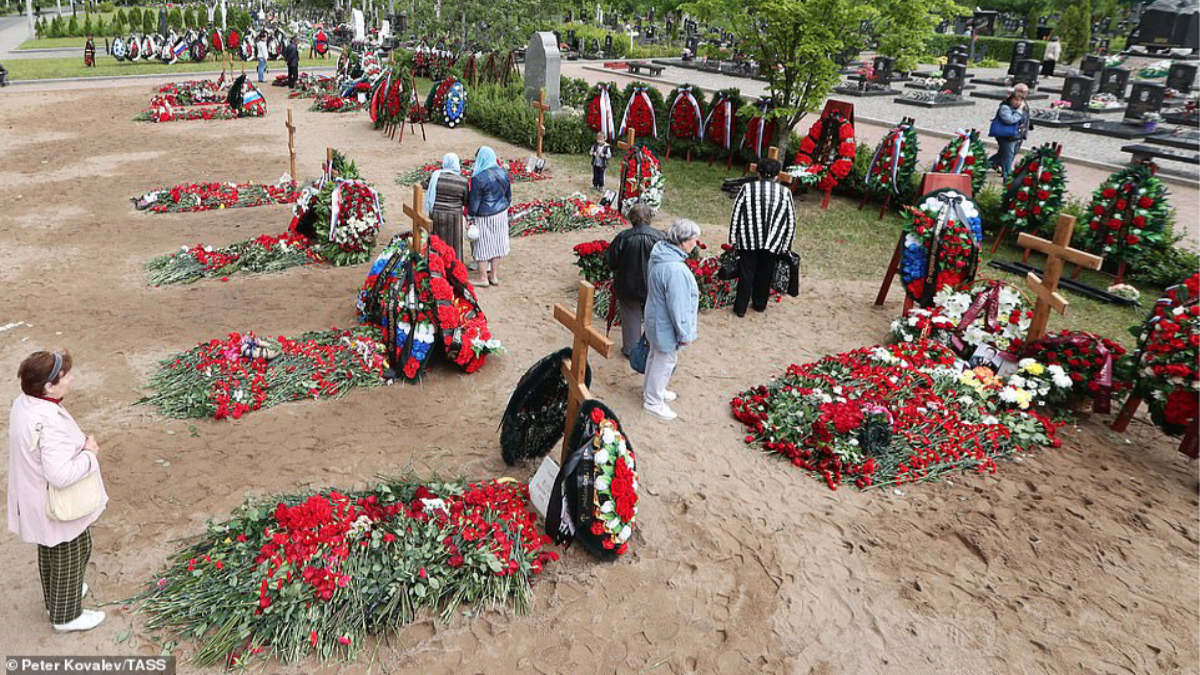 Putin condecora a tripulación que murió en accidente de submarino