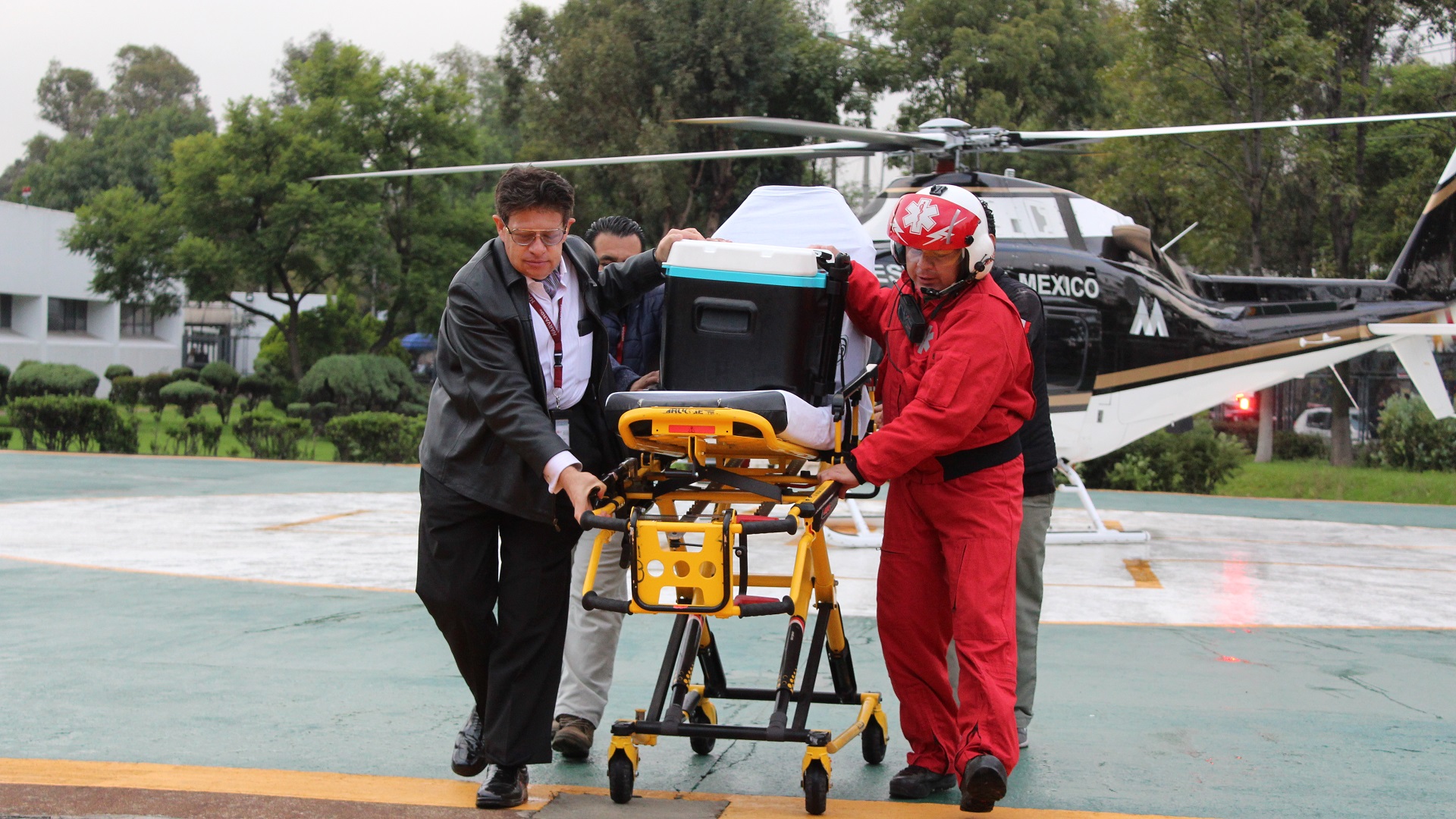 Hospital La Raza recibe sexto corazón para trasplante - recibimiento-de-corazon-en-helipuerto-de-la-raza