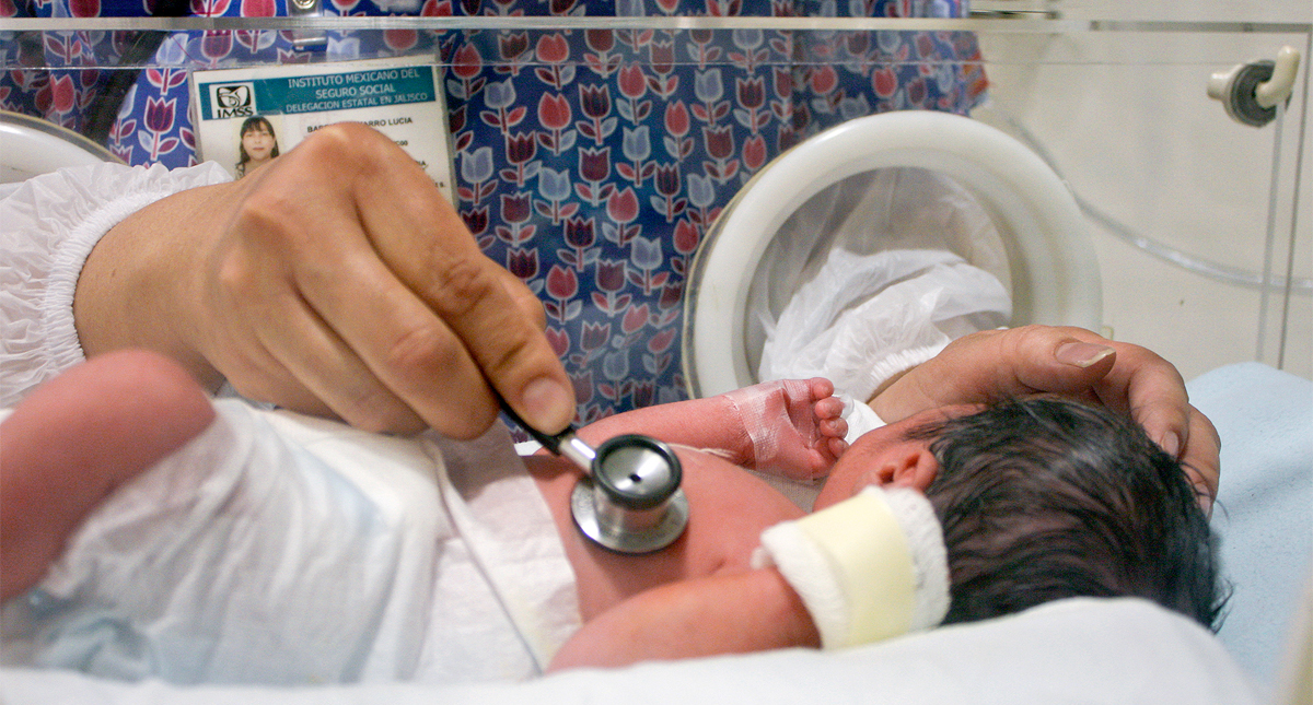 IMSS brinda atención especializada a recién nacidos con bajo peso