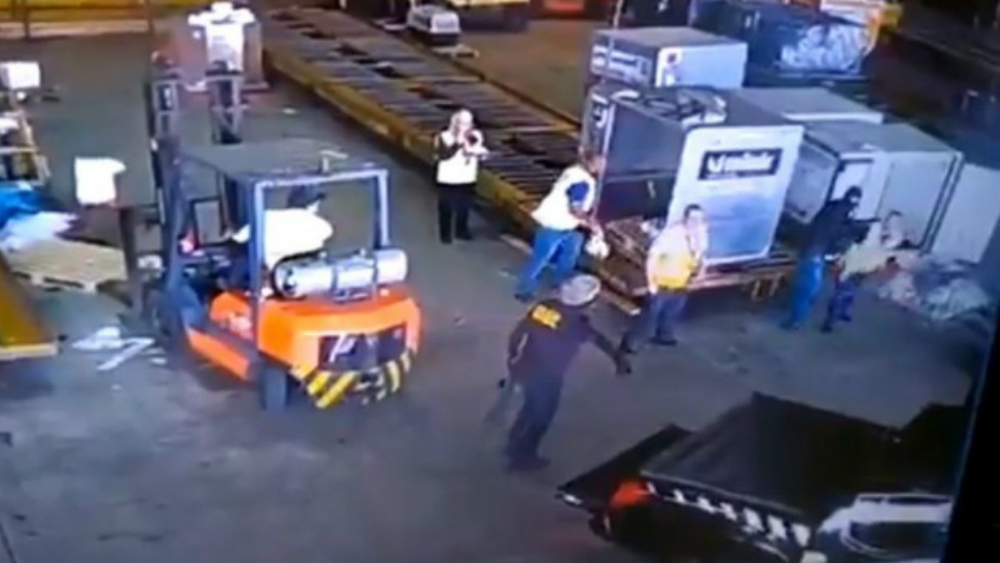 Roban cerca de una tonelada de oro en el mayor aeropuerto de Brasil