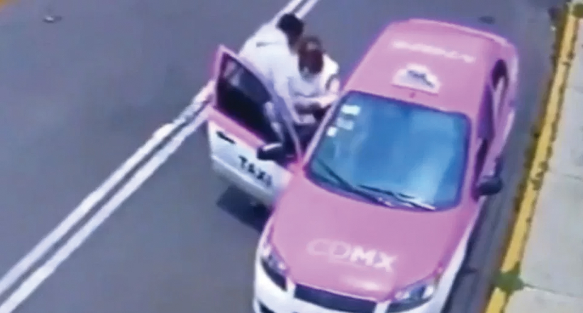 #Video Taxista roba pertenencias de mujer discapacitada