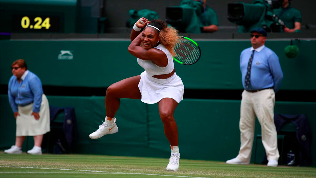 Multan a Serena Williams por dañar césped de Wimbledon Multan a Serena Williams por dañar césped de Wimbledon