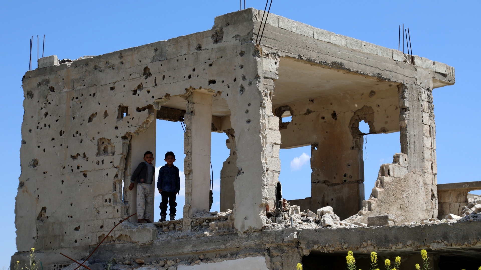 Muere niña de cinco años en Siria tras salvar a su hermana Muere niña de cinco años en Siria tras salvar a su hermana