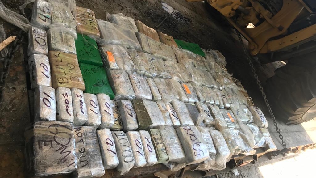 Detienen a dos sujetos con un millón y medio de dólares en Tamaulipas