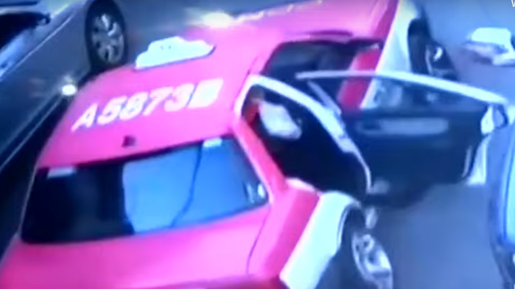 Localizan taxi del que saltó Monserrat Serralde