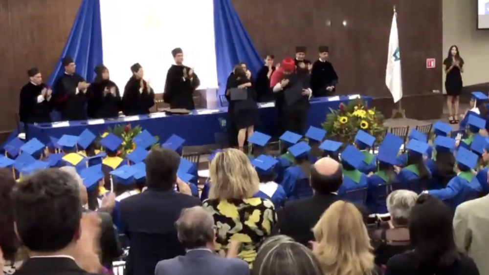 Otorgan a familiares de Norberto Ronquillo título póstumo