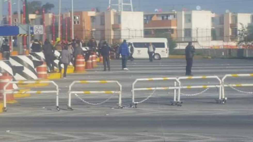 Transportistas de Zumpango toman caseta de la México-Pachuca - toma-de-caseta-de-ojo-de-agua