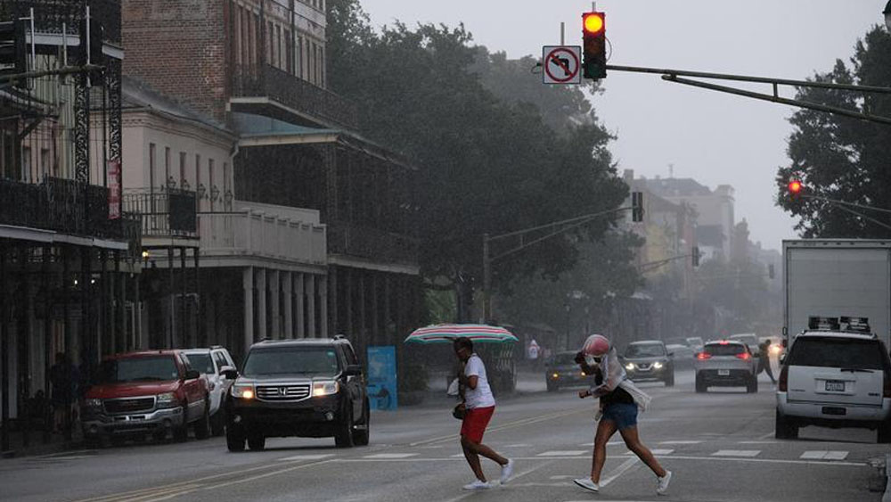 Luisiana enfrenta embate de Barry