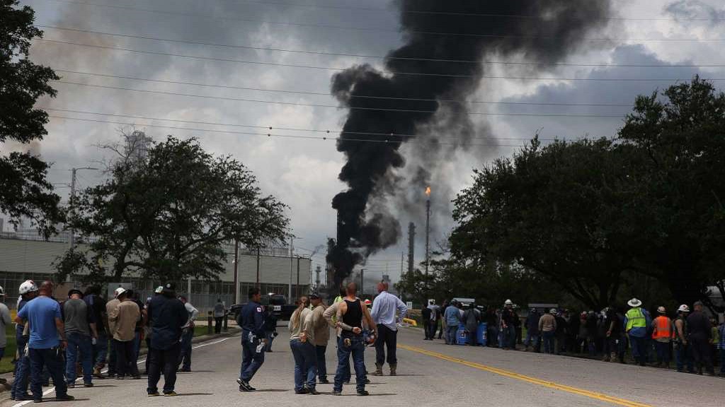 Explosión en refinería de Texas deja 37 heridos