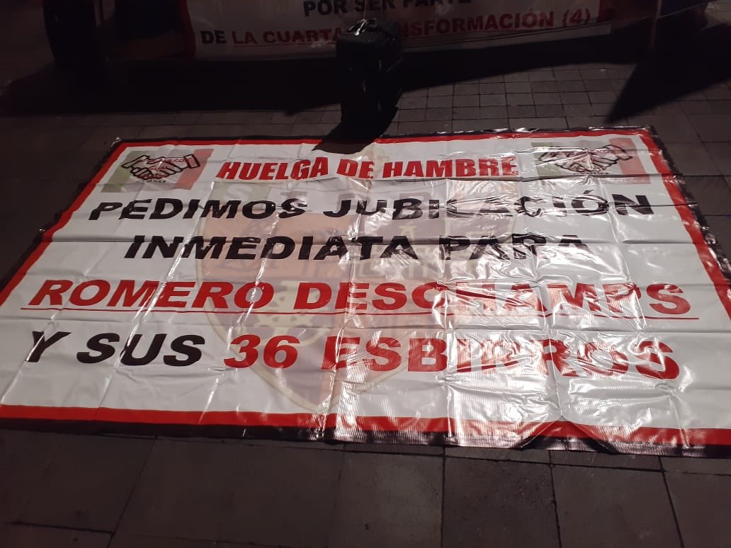 Trabajadores de PEMEX, IMSS y Notimex protestan en Palacio Nacional - trabajadores-pemex-protestan-en-palacio-nacional-2